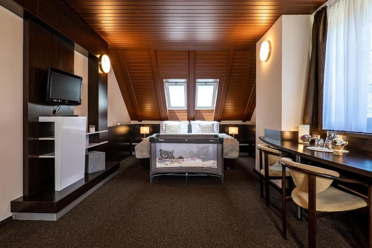 Horní Lomná Wellness Hotel Pod Kycmolem מראה חיצוני תמונה