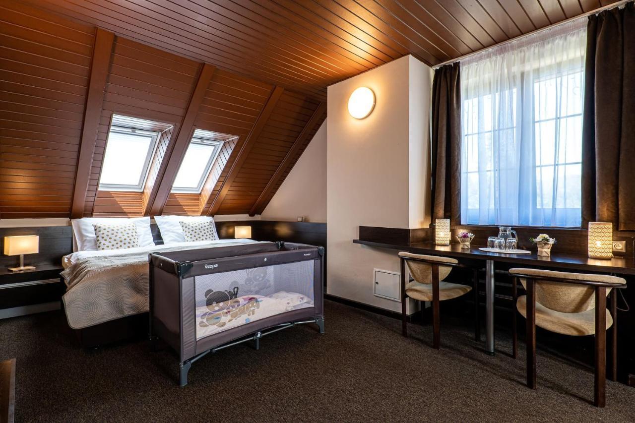 Horní Lomná Wellness Hotel Pod Kycmolem מראה חיצוני תמונה