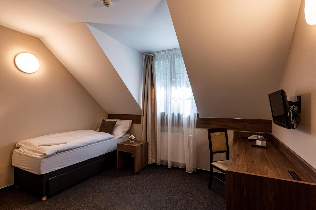 Horní Lomná Wellness Hotel Pod Kycmolem מראה חיצוני תמונה